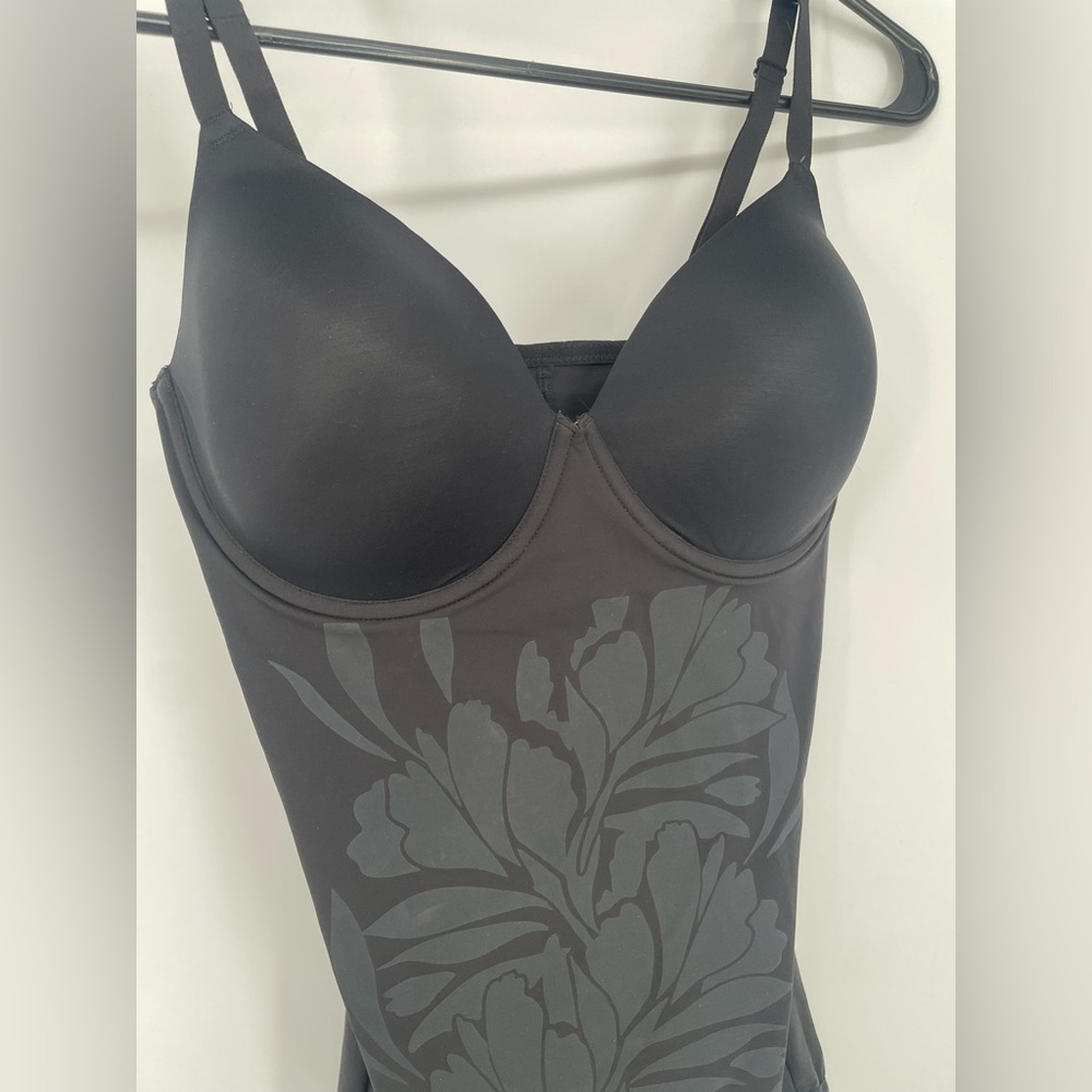 Maidenform Black Floral Print Fitted Stretch Shapewear Bodysuit - Picture 4 of 14